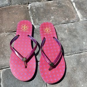 tory burch flip flops